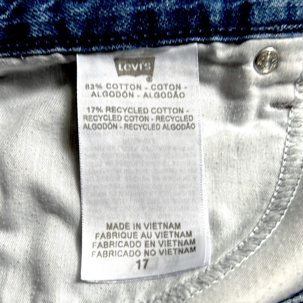 LEVI’S 🏝️ COTTON DESTROYED RIPPED DENIM FRINGED JEAN SHORTS Women’s 17/18 W40 - Picture 9 of 9